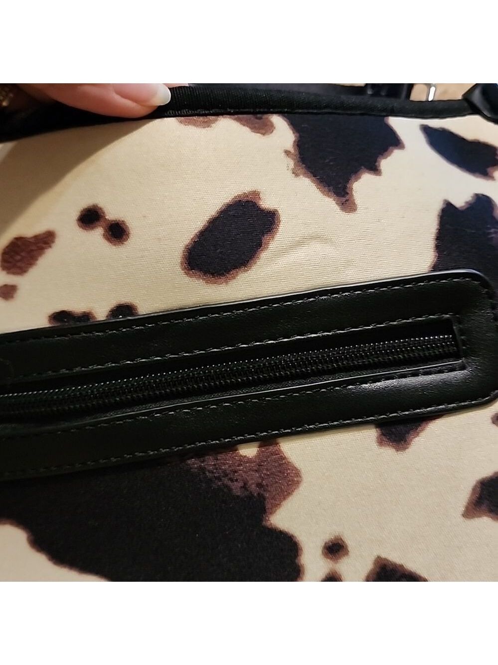 Jen & Co Jolee Washable Neoprene Crossbody with Guitar Strap - Picture 4 of 6